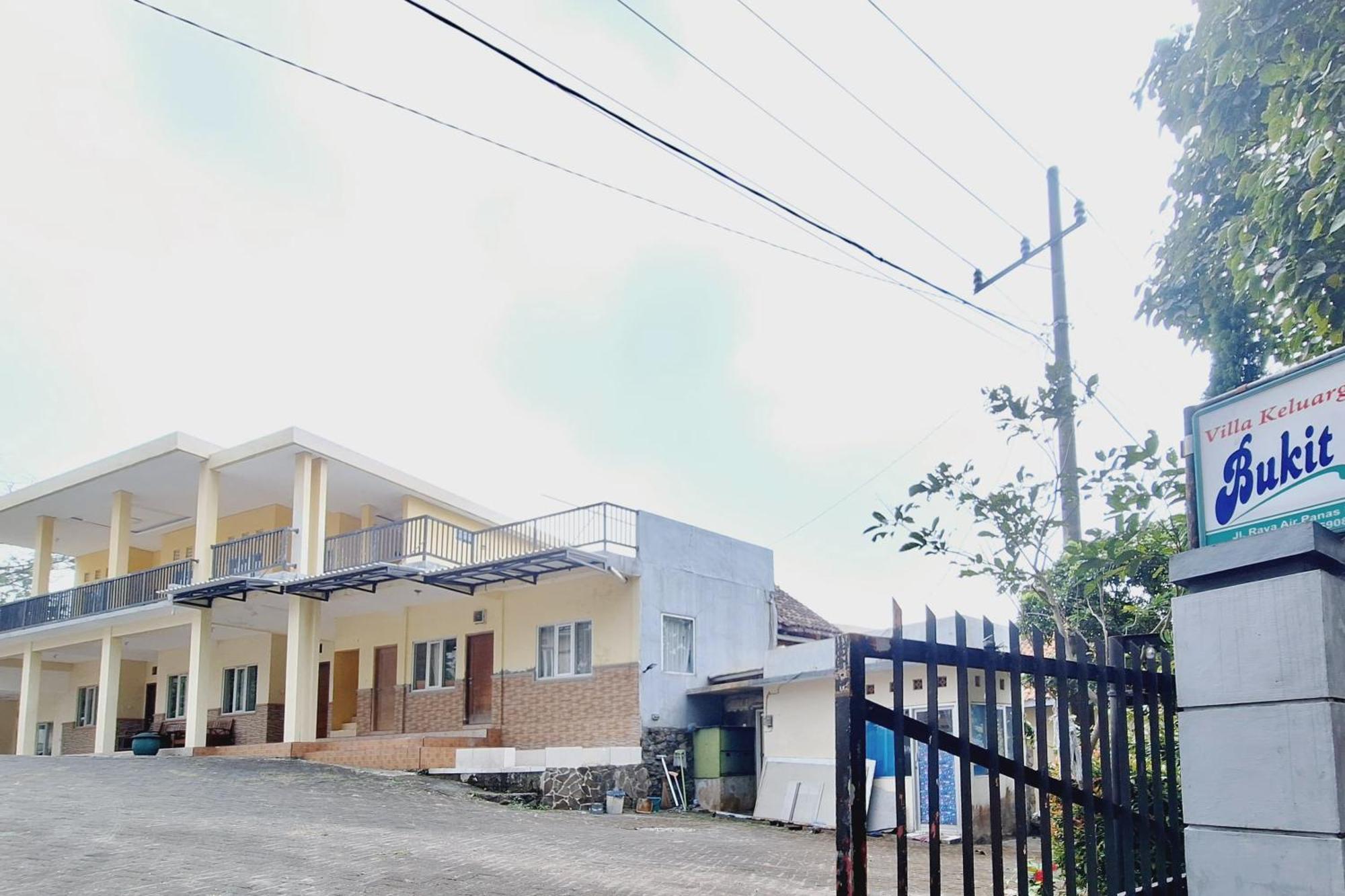 Villa Bukit Bunga Syariah Redpartner Pacet Mojokerto Kültér fotó