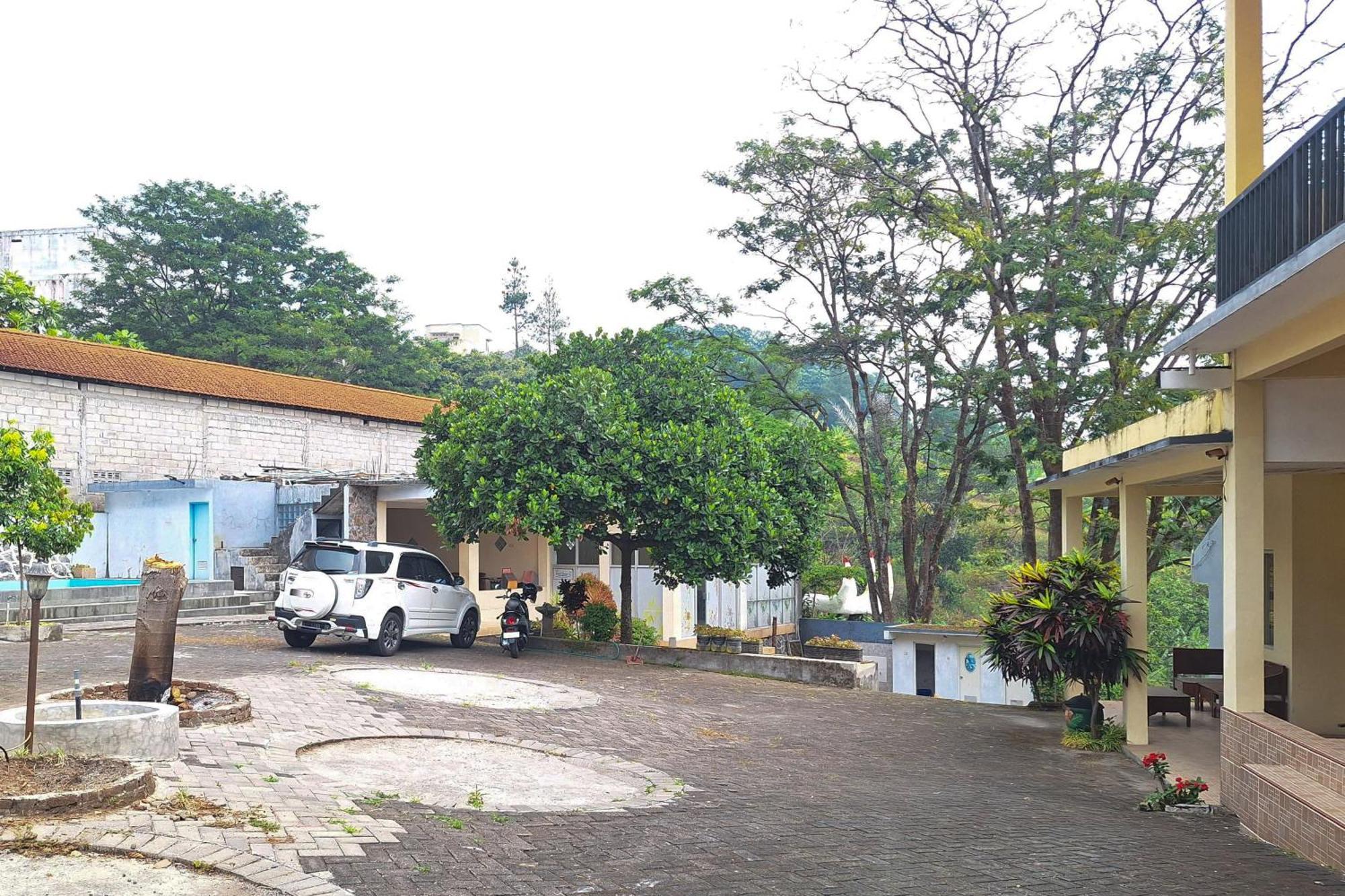 Villa Bukit Bunga Syariah Redpartner Pacet Mojokerto Kültér fotó